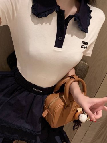 短袖 裙子 Miumiu缪缪字母刺绣撞色蕾丝花边Polo翻领短袖 蕾丝边蓬蓬蛋糕裙 款号：25670505327 颜色：图片色 尺码：Sml S码80-95斤