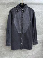 高版本出货啦 香家黑灰牛仔衬衣 手工坊系列 翻领领口设计 精致钻扣装饰点缀 黑灰配色 高级感十足 水洗单宁牛仔面料 立体有型 宽松版型 上身显瘦又时髦 商标齐全