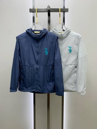 新品 巴宝莉渠道精品.2025Ss春夏新款运动服夹克防晒服外套！防晒衣经典之余增添了与时俱进的时尚感,型男靓女的最佳选择.新型轻量绢丝纤维尼龙面料,轻盈透气,绗