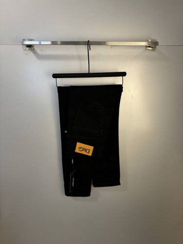 Ｄ&G杜嘉班纳 男士丹宁牛仔裤，官宣画册海报穿搭款！ 客供高级进口的丹宁原色面料，特选日本冈山纯正13Oz 盎司牛仔布料，重磅环保植物酵素水洗工艺，肌理有着淡淡