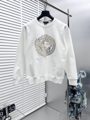 Versace*Fw秋冬新款，美杜莎烫钻圆领卫衣，定制面料，细节到位，采用高克重全棉面料，舒适透气性极佳，经过洗水处理，手感更加舒适，三标齐全 颜色：黑色白色