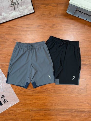 昂跑25年夏季新款男士速干拼色短裤，户外健身运动款短裤！ 采用环保健康的科技面料，亲肤柔软 舒适透气 耐磨速干不起褶！ 拼色短裤 很有质感和观感最新的剪裁， 松