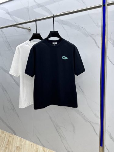 dior*迪奥 2025Fw春夏新品圆领打底外穿T恤，立体感Logo微廓形半袖纯棉打底，手感面糯有骨感，柔而有韧性。工艺处理，韧性和抗皱性能得到大幅度提高。微廓
