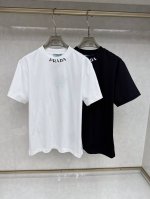 普拉达 2025早春 最新款短袖T恤，原标 定制面料，手感柔软，穿着舒适，做工精细.上身效果无敌帅气， 码数 S-2Xl