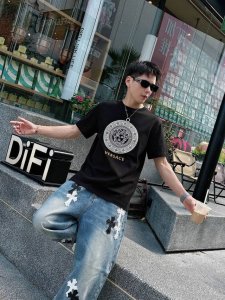 Versace范思哲独家专供新款原单男士休闲短袖 高端定制 高版本 时尚百搭爆款进口面料 手感超柔软细腻 穿着亲肤舒适 高端精品 代工厂p精细做工 上身非常赞