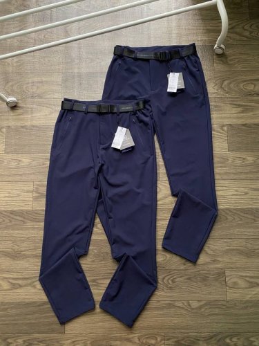 Kolonsport可隆休闲长裤男款户外春季新品户外防风防泼水火山岩长裤软壳裤 是您的不二之选！这款裤子自带卡扣腰带和三条隐藏拉链，实现了既实用又时尚的设计。全