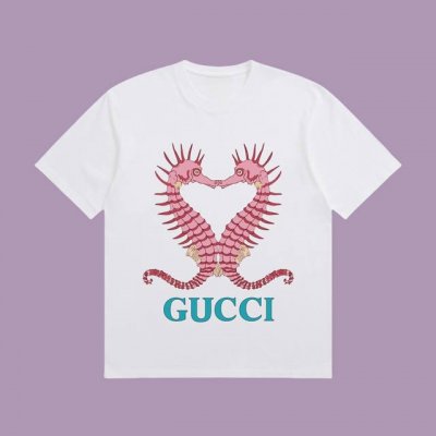 高端品质 Gucci 2025Fall 春夏系列 爱心海马短袖T恤 区别普通印花 定织270G32支双纱纯棉面料 宽松版型 男女同款 颜色：白 黑 杏 粉 Si