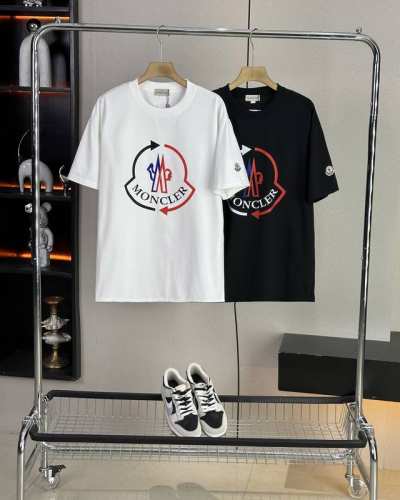 蒙口25Ss夏季新款胸前字母Logo情侣款短袖 超级经典的一款百搭T恤 男女同款 情侣可搭 店主强烈推荐 采用纯棉280G双纱面料 手感细腻柔软 亲肤透气 胸前