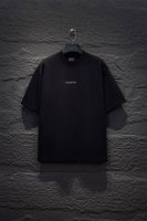 款号:5182# P120 balenciaga短袖 25Ss yb定织定染面料、颜色烫钻、版型 面料采用进口机器织造而成，布面纹路的独特性创造出完美的成衣效果