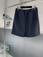 Miu Miu 25Ss外翻尼龙短裤 面料以及网布千米起订 成本昂贵 绣花采用进口绣花机 五金辅料特殊开模定制 特殊裁剪 加工费极高 码数：46 48 50 尺