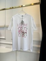 loew*经典新款字母彩色印花宽松T恤：简单的素T永远都不过时 标志性Logo简约又不乏味 营造出低调又独特的个性时尚！定制进口澳棉材质 手感软糯舒服 宽松版型