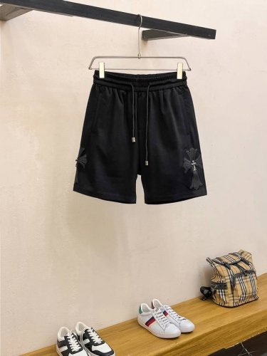 克罗心 2025春夏新款男士休闲短裤 高端货简洁时尚大方 定制原版进口面料 简洁利落又清爽 品质做工细节经得起任何形式检验简约大方百搭款 上身优雅帅气，焕然一新