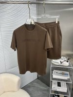 Armani阿玛尼 2025新款套装采用客供独家进口定制面料 面料表面非常有质感显而易见 上身透气轻薄十分舒适 细节处彰显设计特色与精湛工艺 整体细节美妙绝伦