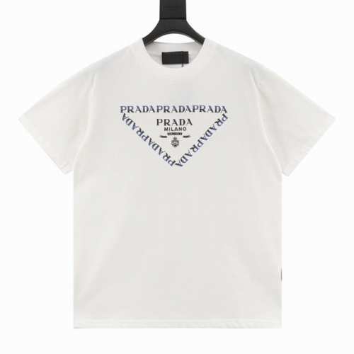 prada 普拉达 胸前拼色Logo短袖 全新美学灵感趣味设计,渠道性质精品。让整体造型设计更加优雅时尚，今夏最火系列，无数明星潮人追捧。裁剪工艺细节处理工整为