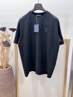 Size S M L Xl 黑白两色 男女同款 1V路易家2025Fw 贴布刺绣重磅纯棉 半袖T恤 后背新款品牌Logo棉质半袖T恤 本款棉质T 恤以当季色调传