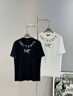 Arc‘Tery*始祖-鸟25S爆款推荐.男女同款！高品质高版本，领口胸前Logo立体图形3D绣花设计.立体质感设计尤为新鲜.使得整个的图案极为立体！采用280