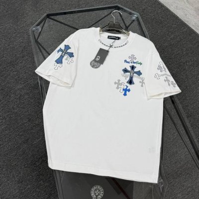 高版本Chrome Hearts克罗心 贴布+金属十字架短袖！十字开模微标 全部手工一个个缝制上去的 相当费时费力。这件短袖质感真的绝， G纯棉面料，所有袖口