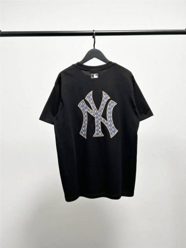 mlb柜子新款胸前刺绣后背满印大Logo短袖T恤 三标齐全 三联吊卡 原厂包装 通肩压条保证舒适性 高端品质2025Mlb Ny 后背满印大Logo 情侣圆领短
