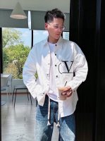 Vtaenlitn高定款 华伦天奴 新款衬衫 打造时装艺术感 立体剪裁修身版型 上身效果很帅气 微彰显品位 整体细节可以对比 效果非常有型 单穿内搭都个性出众