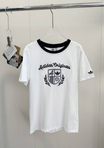 品名 Ad 阿迪宋雨琦同款复古撞色植绒Logo正肩短袖 尺码 S.M.L 颜色 白色 宋雨琦同款 真的很美很减龄 刚发售就已经火的一塌糊涂 全网都在疯抢 三叶草