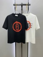 Mm6 马吉拉 单穿打底都是首选 高定面料 认准袖子下摆是无痕修袖 240克纯棉 2025春夏新品短袖时尚经典圆领短袖时尚单品设计，更加时尚舒适，高标准定制，上