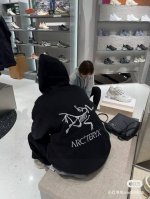 P180 高品质 品名：始祖鸟 Arc'teryx 24Ss秋冬新款重工刺绣连帽卫衣男女同款 版型；宽松版 面料：纯棉双面面料 颜色： 黑色 尺码M-L- Xl