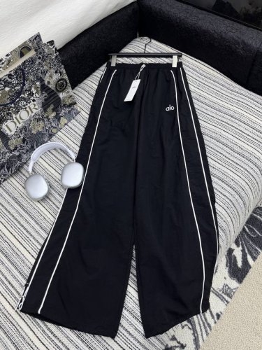 爆款现货 原单品质 Alo｜25新款防晒拼条休闲裤 颜色百搭高级 定制夏日色系尽显高级随意感 视觉盛宴 四季必入的百搭单品 订制面料，质感巨好，慵懒范儿十足 女