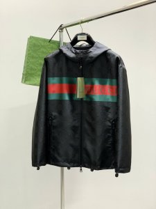 Gucci 古驰，2025春季最新款，专柜同步有售，原单狠货，时尚休闲连帽外套，上身很有特点！吸睛而有亮点，进口原版面料，顶级印花工艺字母图案装饰Logo，原版