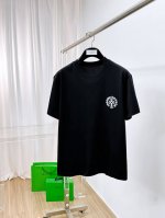 巴黎世家 三标齐全。 2025夏季新款最新品短袖T恤，专柜同步有售，原单狠货，时尚进口原版科技面料，上身舒适透气，原版定制五金辅料，上身帅气有型，三标齐全，推荐