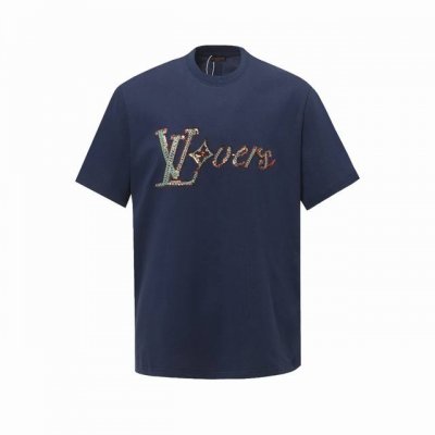 9031# 1V 新款 手工珠刺绣短袖T恤 面料：16S棉麻平纹面料 270G 罗纹：32S双纱螺纹 300G 本款T恤取材柔软棉料，以串珠刺绣抒写1V Lov