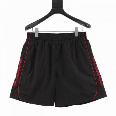 Balenciaga巴黎世家 新品城市系列Lion Club休闲运动短裤 科技府绸面料 正面和侧边红色Lion Club艺术作品刺绣 松紧腰头 有内衬 水洗褪色