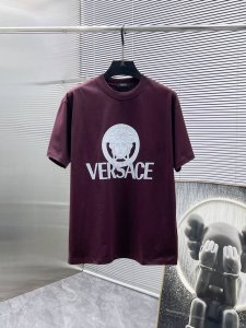范思哲 Versace 2025Ss新款 半袖 体恤 短袖 宽松版 圆领 T恤，高端版本！专柜定制面料 透气舒适度高，细节无可挑剔，品牌元素设计理念，体现高品质