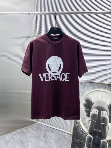 范思哲 Versace 2025Ss新款 半袖 体恤 短袖 宽松版 圆领 T恤，高端版本！专柜定制面料 透气舒适度高，细节无可挑剔，品牌元素设计理念，体现高品质