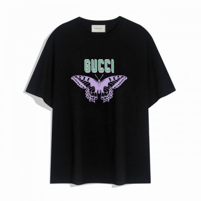 Gucci古驰新款短袖T恤,简单的设计看起来特别大方 版型剪裁特别有讲究 上身很洋气显瘦内搭外穿都看高密针织圆领设计 平整简约 亲肤透爽 T恤面料的柔软性舒适性