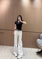 原单品质 Dio*定制腰带装饰牛仔裤 刺绣字母提花直筒阔腿牛仔裤 后口袋老花字母图案点缀 搭配字母腰带 版型很好 不挑身材 上身效果很惊艳 显瘦显高 细节满满