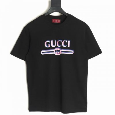 Gucci 古驰 25Ss 重影字母印花短袖 面料采用265克平纹32支双股双纱紧密赛络纺进口“福原”牌大圆机织造而成，双面做蚀毛无尘处理，面部蚀毛后使面料表面