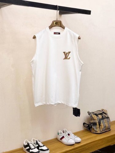 直 品牌 Lv路易威登 2025夏季新品背心T袖 经典简约款式 任何人都可以轻松驾驶 进口定制丝光棉面料 手软舒适有型 吸汗透气 ，胸前经典品牌字母Logo设计