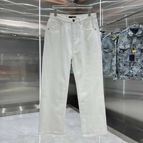 Louis Vuitton路易 威登 Lv 25新品 后口袋字母Logo牛仔裤！特定最新品牌皮标 重磅单品~私渠稀有臻品 客供五金辅料 进口客供定织牛仔棉布面料