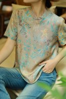 爆款上新 新中式国风立领斜襟盘扣异色花萝短袖上衣 面料：异色花萝 成份: 桑蚕丝 金银丝 颜色：杏色 咖色 码数：S-Xl