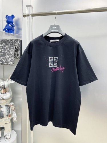 gvc 纪梵希 高克重 2025夏季新款手绘涂鸦4G印花Logo最新品短袖 Dd 专柜同步有售，原单狠货，时尚进口原版科技面料，上身舒适透气，原版定制五金辅料，