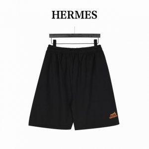 Hermes 爱马仕 24Ss 爱马仕刺绣短裤 比较基础百搭的一个款式 采用380G的纯棉面料制作 带有标识性的印花工艺 整体版型偏大上身舒适 现货秒发中 Si