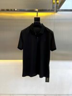 Prad普拉、25Ss早春新款桑蚕丝混纺针织翻领短袖Polo Shirt。选用客供进口46.1%聚酯纤维，44.6%长绒棉，4.8%桑蚕丝，4.5%氨纶混纺纱线