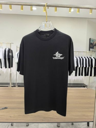 新品 Balenciaga 男士时装款圆领短袖T恤，贸易公司洋行货，高级限定款，25年春夏新品，明星级人气单品！ 客供埃及进口顶级面料，甄选尼罗河区域光照极好的