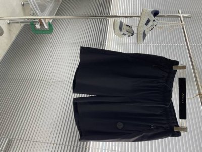Mon 弹力尼龙短裤 融合锦纶与氨纶科学配比织造 形成独特的经纬双向弹力性能面料 氨纶提供高达40%横向弹性 锦纶则增强纵向延展力 双向拉伸可达140%形变恢复