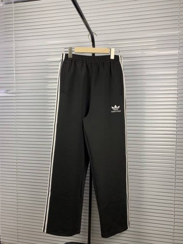 款号Y349 Ss春季限定新款Balenciaga 巴黎世家三叶草联名经典三杠情侣阔脚长裤 各大网红明星上身 Ins小红书爆款 最新联名来袭 织带采用原厂定制织
