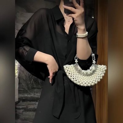 爆款来袭 翻领防晒拼接蕾丝衬衫，领口为经典衬衫领，腰部配有系带设计，可勾勒身形，简约中尽显干练与时尚 Smlxl