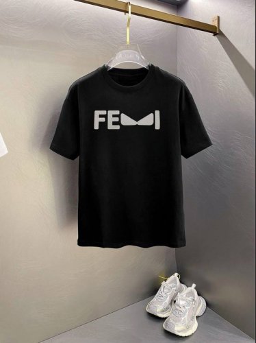Fendi芬迪 25Ss新款经典印花短袖，明星穿搭款，采用双纱纯棉280G，印花工艺，面料颜色定制定染，不缩水不退色。手感舒服，质感超强潮男潮女必备经典落肩阔版