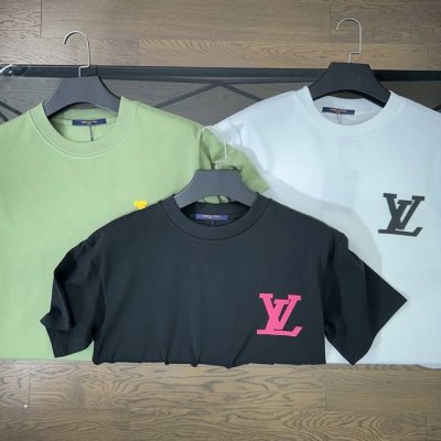 lv 路易威登 2025春夏新款刺绣Logo字母短袖T恤 胸前描边绣当季新设计Lv字样 后背品牌专属四角星图案精密刺绣 极简主义用到极致 取用280高克重水洗纯