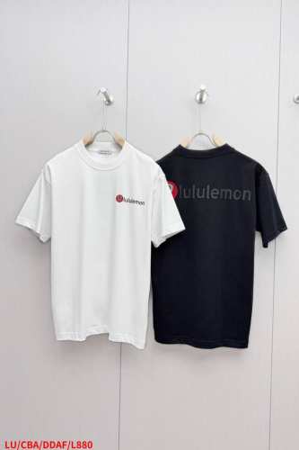l880 Lulululemon 新款印花圆领T恤！320克高克重32双纱纯棉面料，版型阔版，图案都做了印花图案设计感十足，男女同款 百搭又好穿！尺码：S-Xx