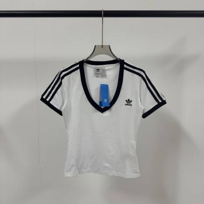 8630# 韩国专柜卖断货大爆款 Adidas 阿迪达斯 三叶草 25夏新款 绣花Logo 三道杠V领女款短袖T恤 强力推荐 店主自留款！大货大货出来啦！集美们